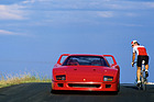 Ferrari F40 (1987) - auch ein Radfahrer staunt ab der Rakete aus Maranello