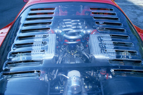 Ferrari F40 (1987) - die durchsichtige Motorhaube fand man auch bei späteren Ferrari-Sportwagen