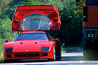 Ferrari F40 (1987) - ein Blick in den Motorraum ist immer gut