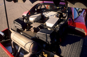 Ferrari F40 (1987) - zwei Turbos mit Ladeluftkühlung