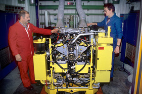 Ferrari F40 (1989) - Leistungsprüfstand, vier Stunden wird jeder Motor getestet