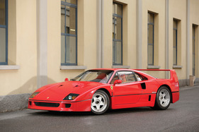 Ferrari F40 (1989) - angeboten als Lot 128 an der RM Auction Villa Erba am 25. Mai 2013