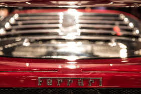Ferrari F40 (1989) - versteigert als Lot 145 an der RM/Sotheby's Auktion in Paris am 3. Februar 2016