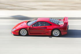 Ferrari F40 (1990) - als Lot 078 an der Bonhams Quail Lodge Auction am 14. August 2015