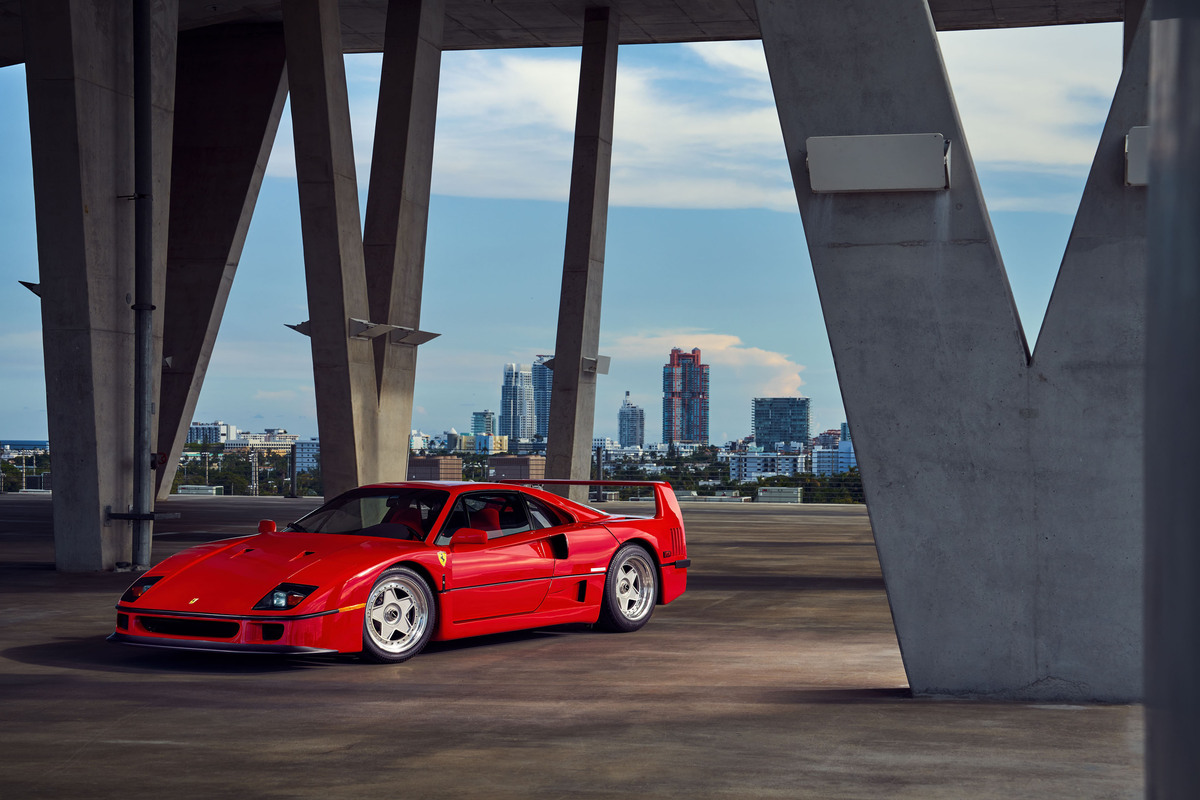 Ferrari F40 (1990) - als Lot 122 angeboten an der RM/Sotheby's Versteigerung in Miami vom 10. Dezember 2022