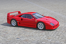 Ferrari F40 (1990) - als Lot 209 angeboten an der Artcurial Le Mans Classic Versteigerung am 9. Juli 2016