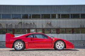 Ferrari F40 (1990) - als Lot 43 an der Versteigerung der Oldtimer Galerie Toffen anlässlich der Dolder Classics am 11. Juni 2016