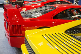 Ferrari F40 (1990) - schon von Anfang an ein Klassiker - Rétromobile Paris 2018