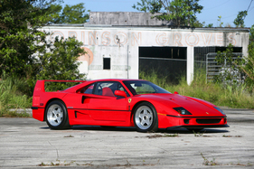 Ferrari F40 (1991) - als Lot 221 an der RM/Sotheby's Monterey Versteigerung vom 12. bis 14. August 2021