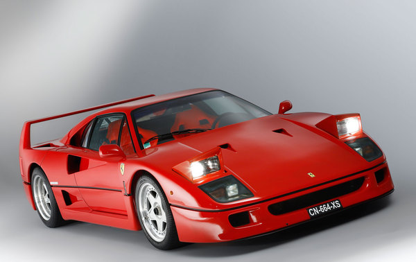 Ferrari F40 (1991) - angeboten an der Artcurial Rétromobile-Versteigerung im Februar 2014