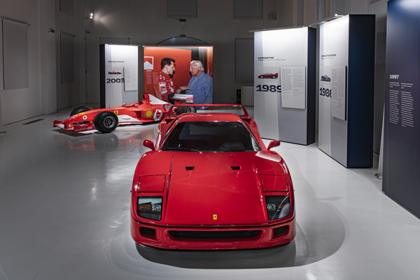 Bild: Ferrari F40 (1997) - Rennwagen für die Strasse - Sonderschau im Museo Enzo Ferrari in Modena 2021