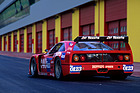 Ferrari F40 Competitione (1990) - das Rennmodell, das von Ferrari France ins Leben gerufen wurde, in voller Kriegsbemalung