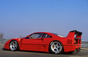 Ferrari F40 Competitione (1990) - ein grösser Heckflügel und ein riesiger Diffuser hinten