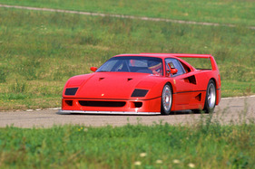 Ferrari F40 Competitione (1990) - mit speziell verkleideten Felgen vorne