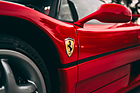 Bild: Ferrari F50 (1996) – Emailschild statt Aufkleber