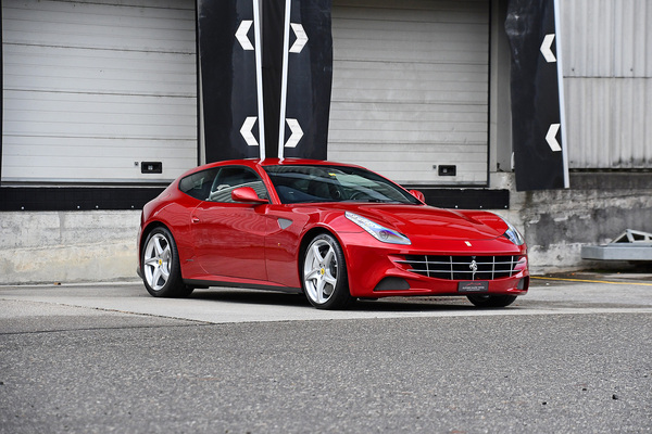 Ferrari FF (2011) - als Lot 105 an der "Gstaad Classic Car Auction" der Oldtimer Galerie Toffen am 29 Dezember 2023
