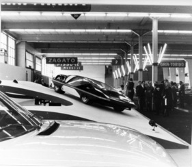 Ferrari Modulo (1970) - das Pininfarina-Konzeptfahrzeug zeigt sich auf einer schiefen Ebene - Genfer Autosalon 1970