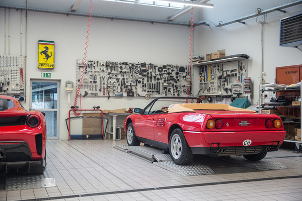 Ferrari Mondial Cabriolet benötigt Zuwendung - SHRT GV 2020 / Niki Hasler AG