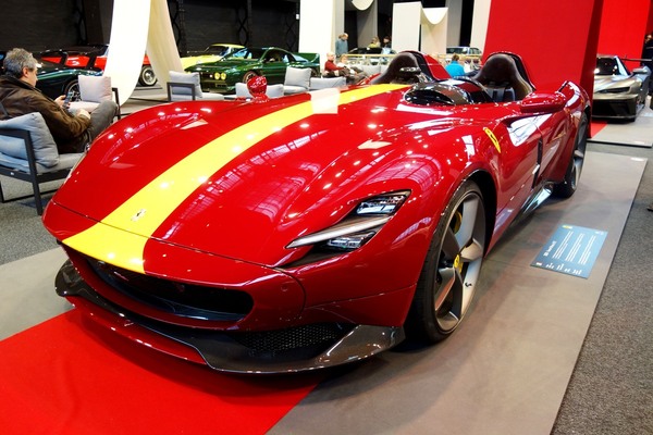 Ferrari Monza SP2 aus dem Jahr 2022 - Sonderschau Supercars 2 in der Autoworld Brüssel 2022/2023