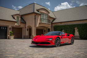 Ferrari SF90 Stradale (2021) - Lot 252 an der RM/Sotheby's Miami Versteigerung vom 1./2. März 2024