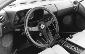Ferrari Testarossa (1984) - Lenkrad und Armaturenbrett, Tacho bis 320 km/h
