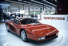 Bild: Ferrari Testarossa (1984) - Präsentation auf dem Pariser Autosalon 1984