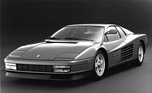Ferrari Testarossa (1984) - der asymmetrische Aussenspiegel wurde später durch einen normal tief liegenden ersetzt