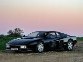 Ferrari Testarossa (1988) - Lot 127 an der Bonhams Versteigerung "Les Grandes Marques du Monde à Paris" am 1. Februar 2024