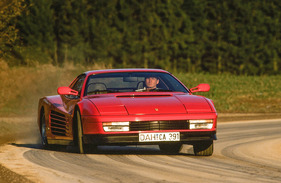 Ferrari Testarossa (1989) - ein ausbrechendes Heck verlang nach Feingefühl Ferrari Testarossa (1989) - ein ausbrechendes Heck verlang nach Feingefühl