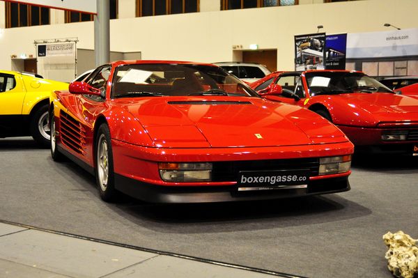 Ferrari Testarossa neben 512 BB und 328 GTS - Motorworld Classics Berlin 2015