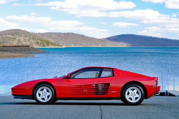 Bild: Ferrari Testarossa