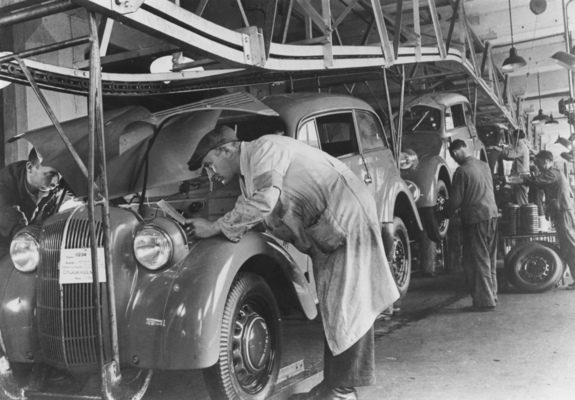 Fertigungsband des Opel Kadett in Rüsselsheim 1936