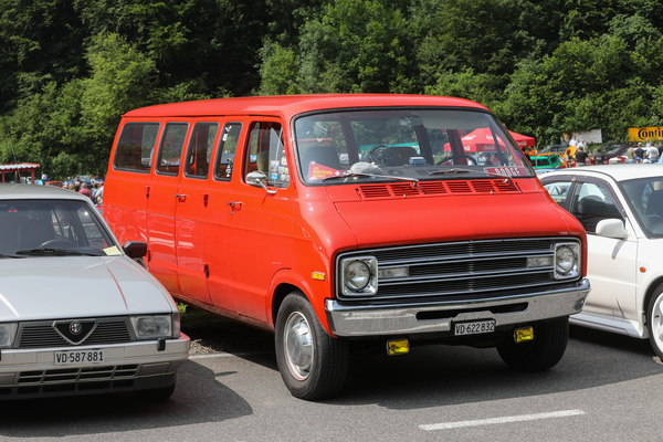 Feuerwehrroter Dodge Bus - Youngtimer Stockental 2025