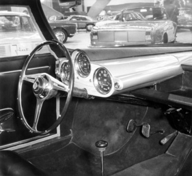 Fiat 1000 Vignale (1962) - Lenkrad und ziemlich eindrückliches Armaturenbrett