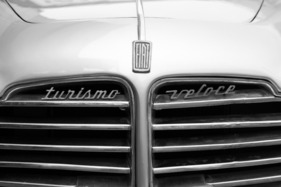 Fiat 1100 103 TV Turismo Veloce (1951) - Blick auf den Bug - Auto e Moto d'Epoca 2022