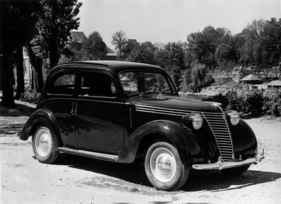 Fiat 1100 (1947) - die Kotflügel waren immer schwarz, andere Farben gab es nur auf Sonderwunsch