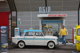 Fiat 1100 (1958) - an der Agip-Tankstelle - 42. Auto e Moto d'Epoca 2025