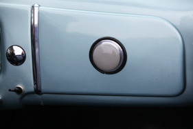 Fiat 1100 B Cabriolet (1949) - Beleuchtung ist in den Deckel des Handschuhfach eingebaut