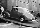 Fiat 1100 B Cabriolet (1949) - der Wagen wird in den Autosalon gefahren