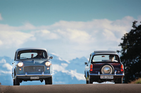 Fiat 1100 Familiare (1961) – Gegensätze: Der Fiat verzichtete weitgehend auf modische Spielereien; der Ford Anglia folgte dagegen deutlich der damals aktuellen Stilrichtung