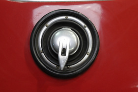 Fiat 1100 S MM Berlinetta (1947) - Artcurial Versteigerung an der Rétromobile 2012 in Paris (Lot 383) - Tankdeckel des Sportwagens, zugeschlagen für Euro 110'000 an der Versteigerung von Artcurial an der Rétromobile in Paris 2012