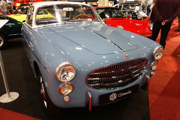 Fiat 1100 TV Ghia (1954) – hübsches, zweifarbiges Coupé – Interclassics Classic Car Show Brüssel 2023