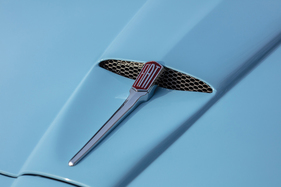 Fiat 1200 TV Trasformabile (1959) - Fiat-Logo mit Chromschmuck