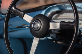 Fiat 1200 TV Trasformabile (1959) - Wo beim Vorgänger noch ein Nard Holzlenkrad thronte, war beim Nachfolger ein Fiat Dreispeichenlenkrad verbaut