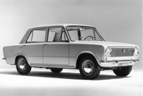 Fiat 124 (1966) - die Limousine lieferte die Basis für den Spider