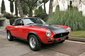 Fiat 124 Abarth Spider Sport Rally (1973) - als Lot 217 angeboten an der Bonhams Les Grandes Marques du Monde au Grand Palais Paris Versteigerung am 3. Februar 2022