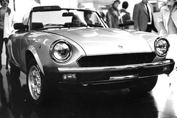 Fiat 124 Spider (1981) - wieder in Europa erhältlich und am Genfer Autosalon 1981 gezeigt