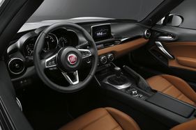Fiat 124 Spider (2015) - attraktives Interieur Fiat 124 Spider (2015) - attraktives Interieur