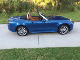 Fiat 124 Spider Lusso Prima Edizione (2017) - als Lot 3006 an der RM Auction Fort Lauderdale am 6./7. April 2018