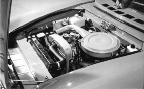 Fiat 124 Sport Spider (1966) - Blick in den Motorraum